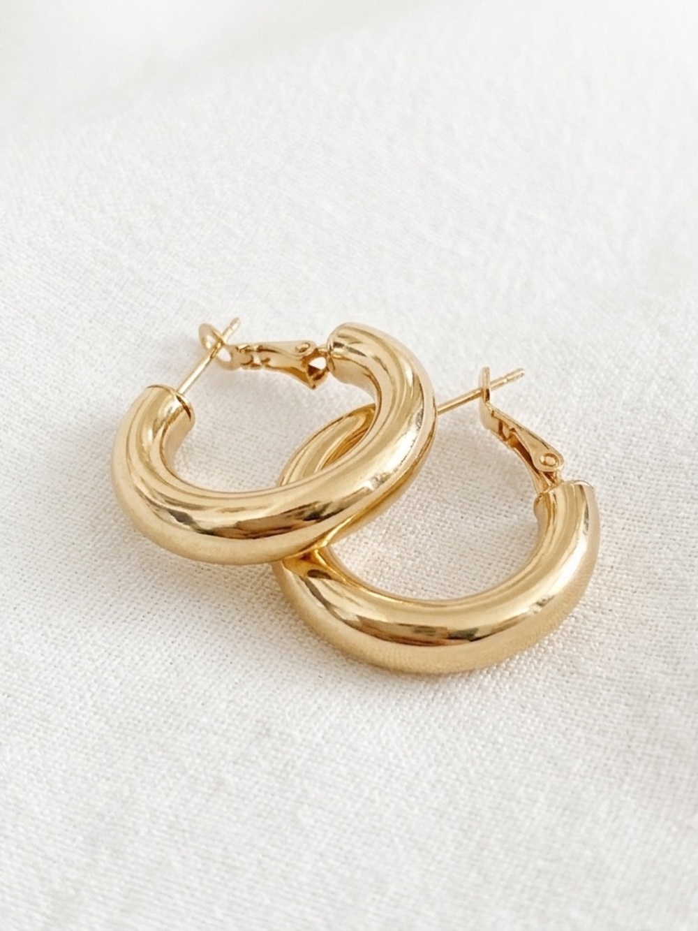 14k-gold-plated women’s 25mm hoop earrings hypoallergenic - Picture 5 of 6